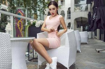 AISS爱丝(黄金版) – 无圣光之下，西雅如女骑士般舞动，图片充满张力
