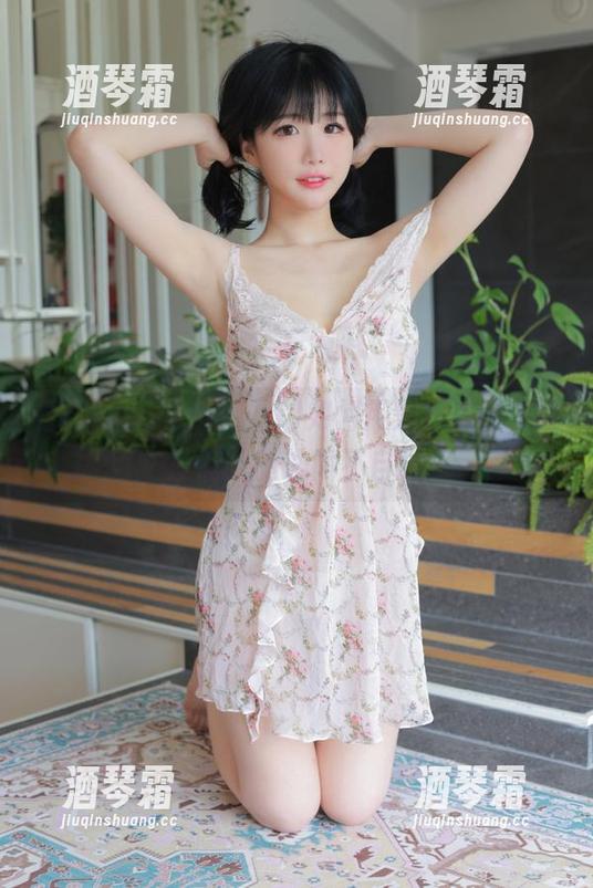 看Addielyn(에디린)如何用黑衣作品，让所有人暗恋而不自觉