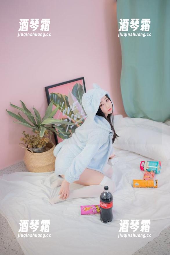 Bambi(밤비)的牛仔裤写真，谁穿都是一道风景线，资源火力全开！