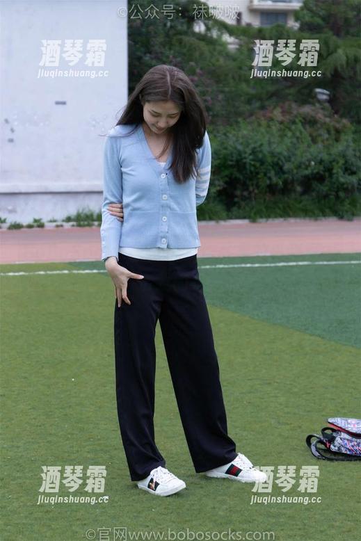 BoBoSocks袜啵啵-小甜豆 BoBoSocks袜啵啵 - 作品里的小甜豆,白丝大腿袜直击我的视线,太美了吧?