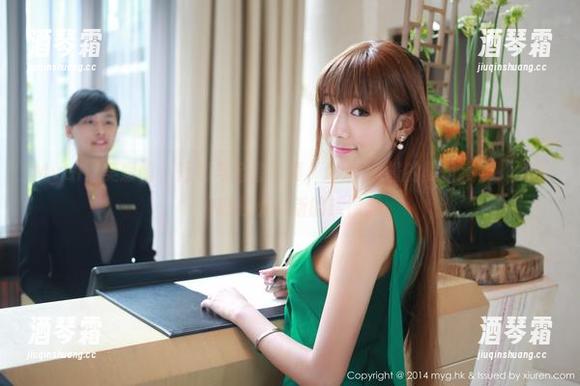 MyGirl美媛馆 - 短裤与全套写真，MARA酱的夏日漫步，脑海中响起小清新的旋律。