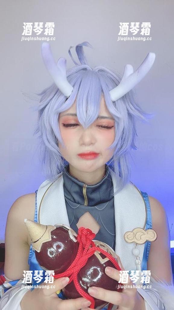 看PoppaChan变身火火，下载她的cos勇闯星穹铁道吧！