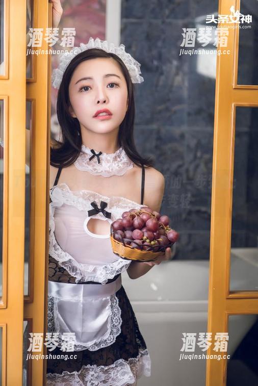 TouTiao头条女神-冯雪娇 TouTiao头条女神 - 冯雪娇的一步到位:短裙图集让你脚步变轻
