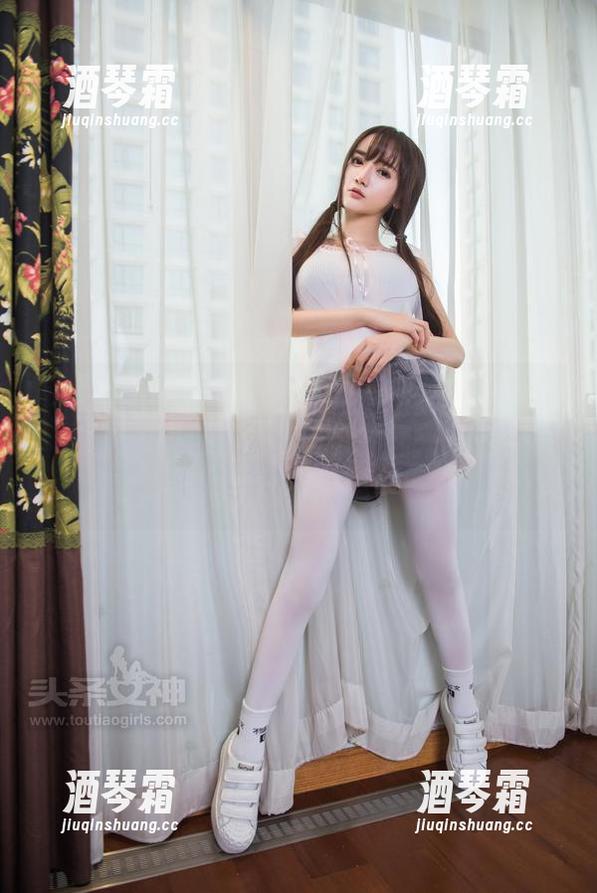 TouTiao头条女神 - 免费拿走，梁芮溪的“女孩”图包，让我不禁想问：这是要被模仿的节奏吗？