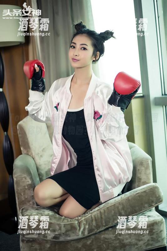 TouTiao头条女神-樊安妮 TouTiao头条女神 - 樊安妮的豹纹高清图包,你以为是动物园?超乎想象的野性!