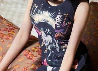 TouTiao头条女神 – 校服洗白：艾小青全套写真，今天我们不追求规则！