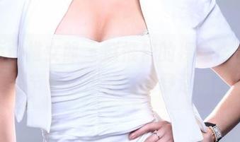 TuiGirl推女郎 – 赵惟依的裸足作品，不夸张，细节中透出的慵懒舒适感我挺喜欢