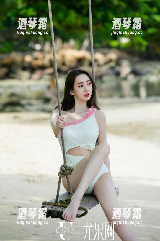 UGirls尤果网 - 偷偷拆开的刘嘉琦cherry私房图包，清纯的样子让我想回到校园。