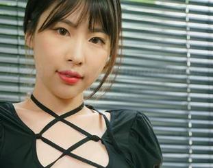 Uhye(이유혜)的私拍带我游走到DeepmoreOffice，窈窕身影何尝不让人思考