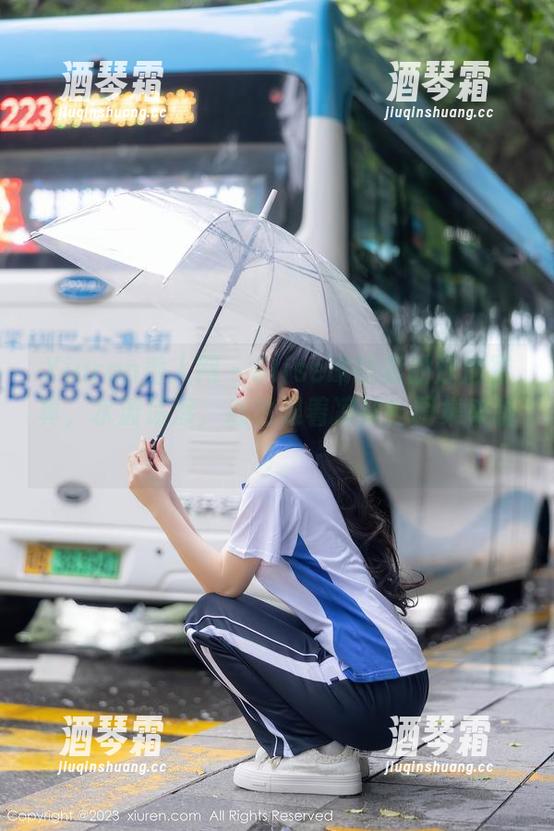 Xiuren秀人网-Elise谭晓彤 Xiuren秀人网 - Elise谭晓彤的泳池写真,水波荡漾,心也跟着凉快!图集来啦!