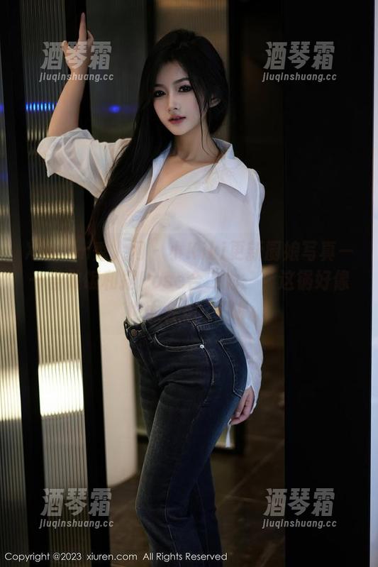 Xiuren秀人网-小Kiki Xiuren秀人网 - 小Kiki更新厨娘写真——当做饭和摆Pose合二为一,这锅好像也太会拍了吧!