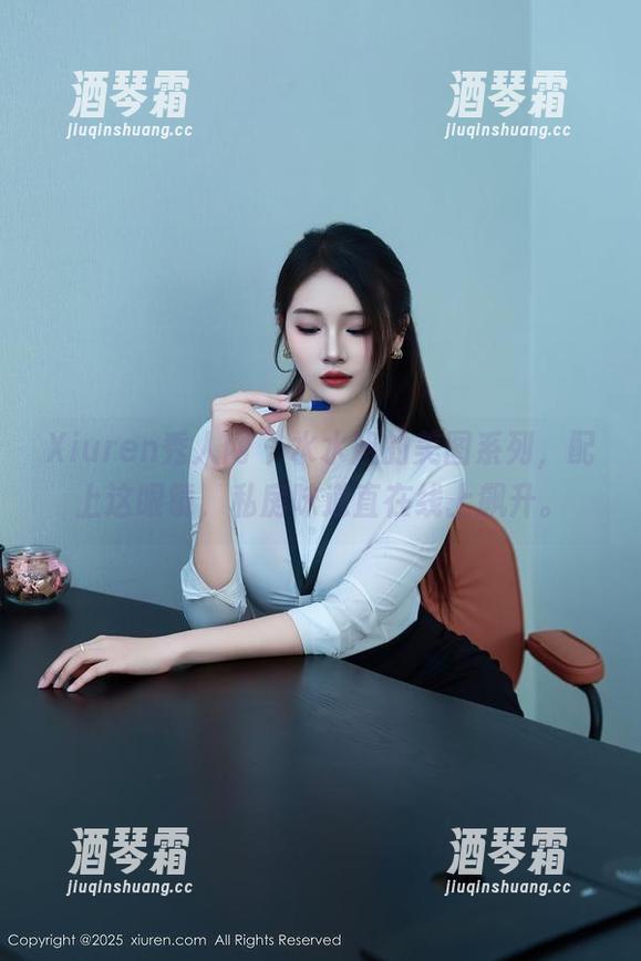 Xiuren秀人网-水水姐 Xiuren秀人网 - 水水姐的美图系列,配上这眼镜,私房味道直在线上飙升。
