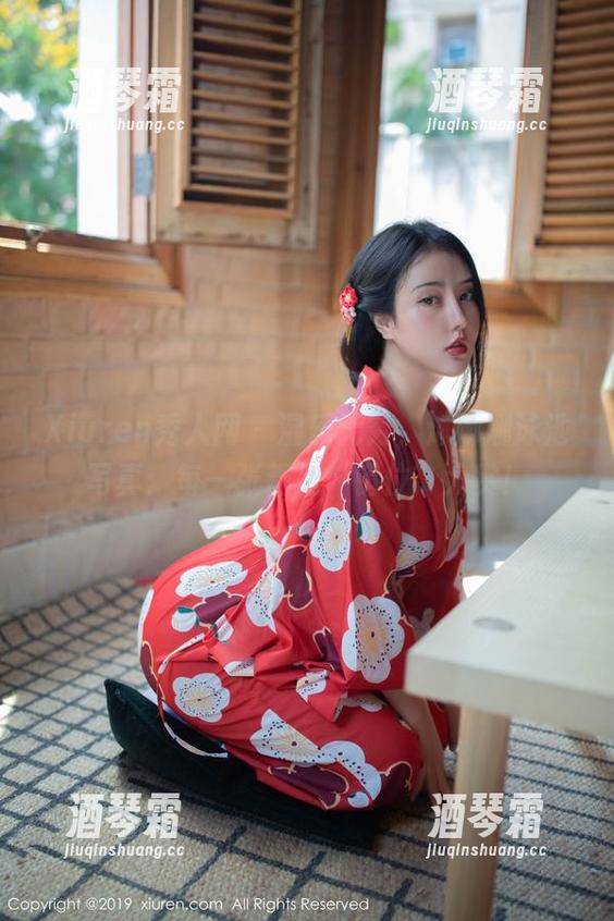 Xiuren秀人网-沐娜娜 Xiuren秀人网 - 湿乐无穷,沐娜娜泳池写真:每一张都是“错位”大赏!