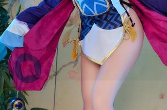 ZinieQ的修女写真，不知道是放纵还是救赎？来分享你的看法。