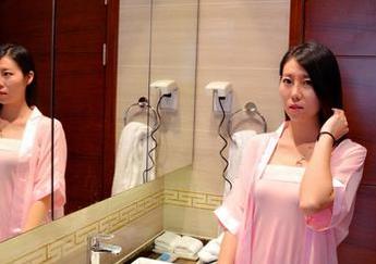 pans – 安妮的泳衣思考：都说何妨试试色彩，但是泳池水会很墨迹
