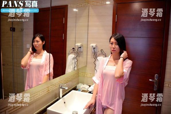 pans - 安妮的泳衣思考：都说何妨试试色彩，但是泳池水会很墨迹