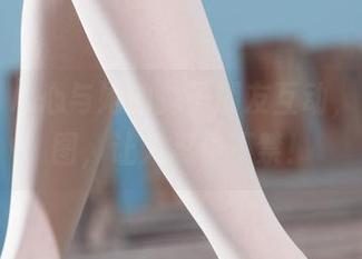 丽柜 – 心心与她的兔子朋友互动，更新套图，让人忍俊不禁！