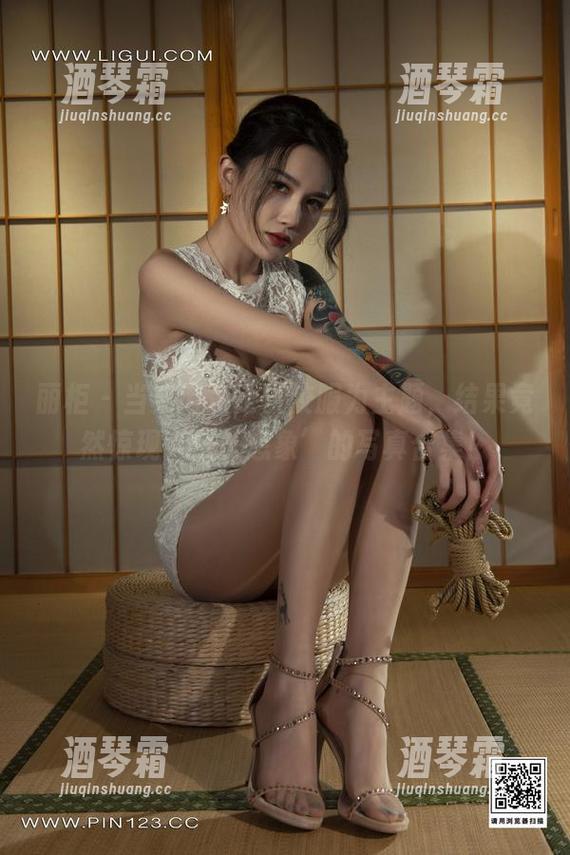 丽柜-文芮 丽柜 - 当文芮决定以校服为主题,结果竟然惊现‘难以想象’的写真合集!
