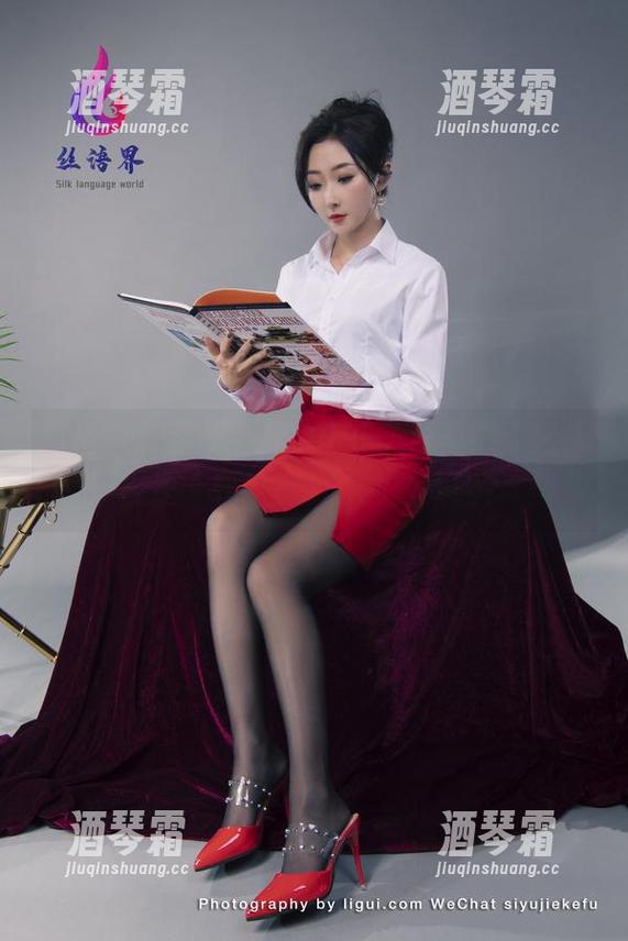 丽柜-蕊蕊 丽柜 - 蕊蕊的照片换个姿势就美得飞起,都是“知足长了”的效果吗?