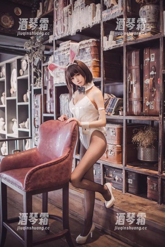乖乖衣宝 乖乖衣宝的修女:作品集里的清晰与模糊原图之舞