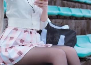 从新角度看五更百鬼JK女仆原图，真正的颜艺大赏
