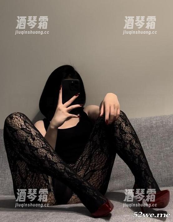 保守的二舅妈 微密圈 - 更新:保守的二舅妈的丝袜新视角,保证你会‘oops’一下!