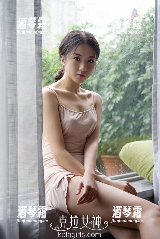 克拉女神 - 僮僮黑白套图大赏：最新的优雅与反差。