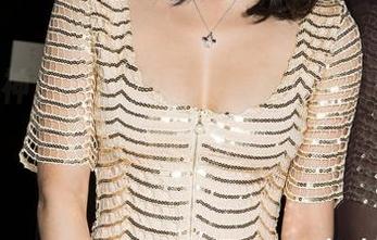 克拉女神 – 盈盈的写真，用角度打败一切，自然原图才是真谛。