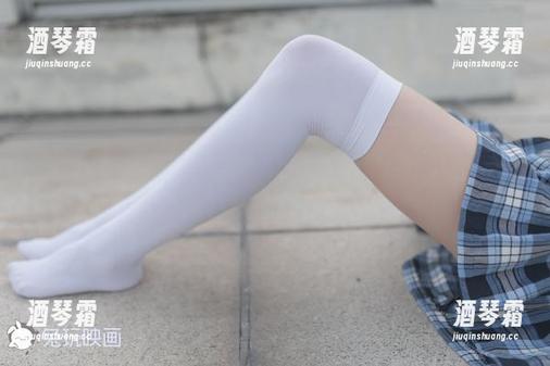 兔玩映画：无圣光吊带睡衣作品，貌似对着镜头的我也得穿个像样的。