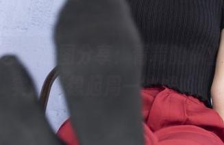 南国足艺 – 美图分享：青青的职业装，着实让我想起周一的尴尬！