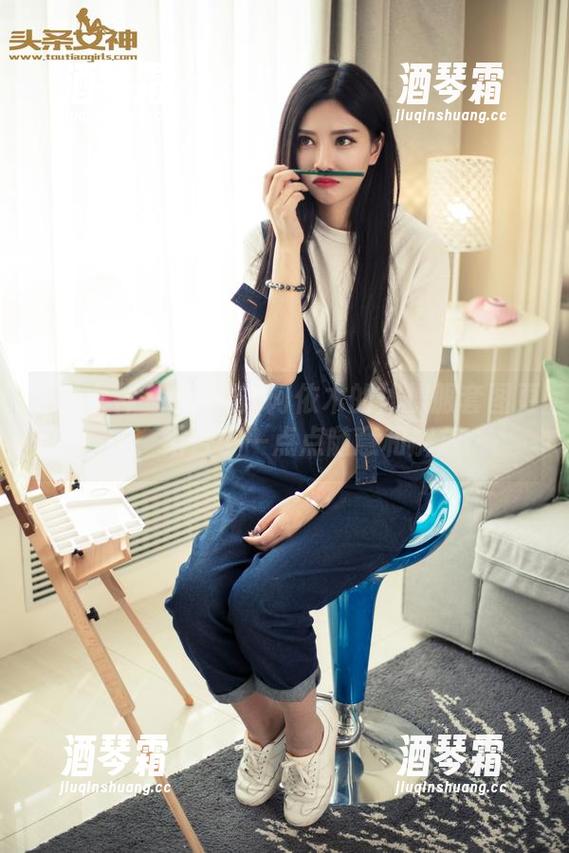 头条女神 - 古丽苏·阿依木的体操服套图更新，结合了一点点随意和解放