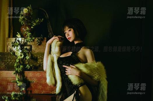 无圣光下的奈汐酱Nice：连衣裙的正邪之道，图包倒是惊艳不少！