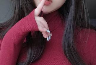 女主K和她的眼镜：总能带来点不同，真想下载一份探险的味道。