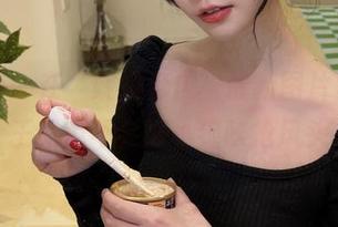 微密圈 – 在“妮是老虎”最新图片里，女王风范不会被小猫咪抢风头