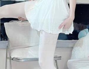 微密圈 – 小萌子的唯美短裤写真图集，公司HR可能要注意了！