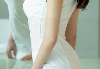 尤果网 – 穆菲菲的女王套图，敢不敢把脸蛋露出来？分享一下你的看法吧！