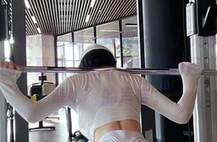 微密圈 – 发现了吗？每次左公子666更新雪白女人的写真集，脑子里就只响起“咦，好奇妙”的声音。
