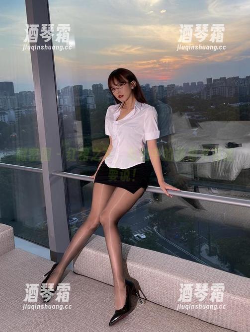 微密圈 - 红裙之下，私拍中的张思允有话要说！