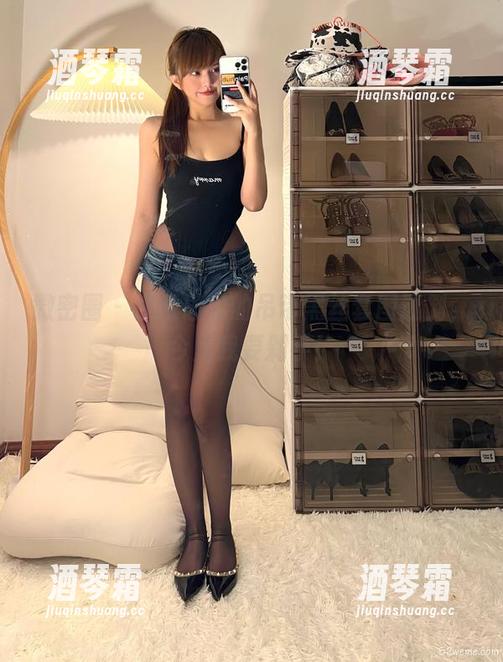 微密圈 - 被张思允的吊带黑丝套图迷倒，今儿我要剁手！