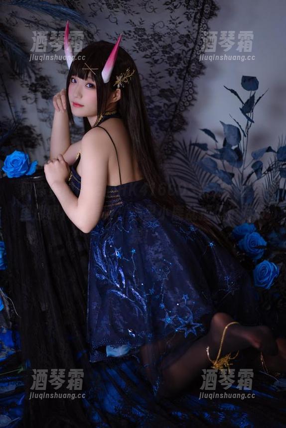 阿弥美Mime的HK416COS系列，套图里那眼神我看得，心里小鹿乱撞但很有节操！