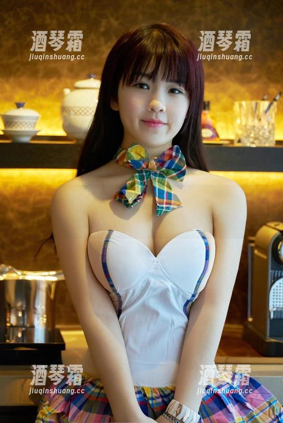 推女郎 - 黑丝资源与私拍的碰撞，Rita的选择让人眼前一亮。