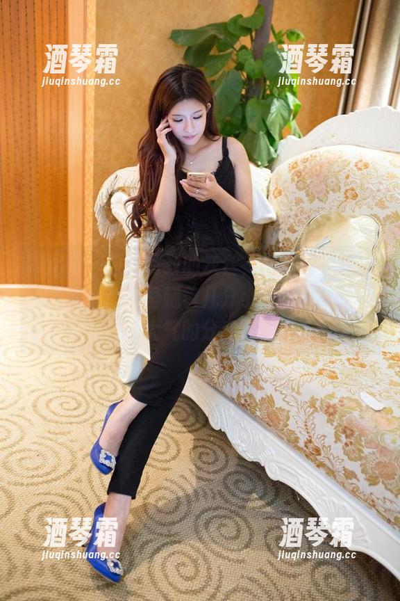 推女郎-李丽莎 推女郎 - 错落有致的灰丝,搭配着李丽莎的灵动;套图里藏着几分小叛逆,酝酿着大气的分离。