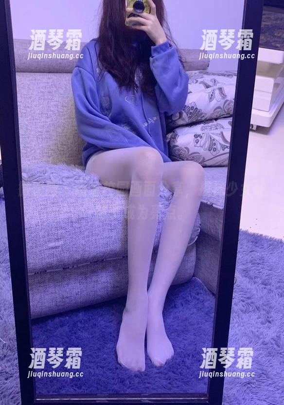微密圈 - 高清校园画面分享，提袜少女让袜子成为亮点。
