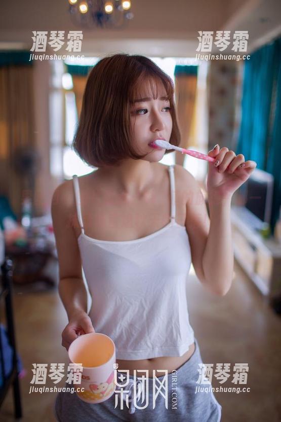 果团网 - 图片精选：龚玥菲的旗袍，那一抹颜色直追秋天的日落！
