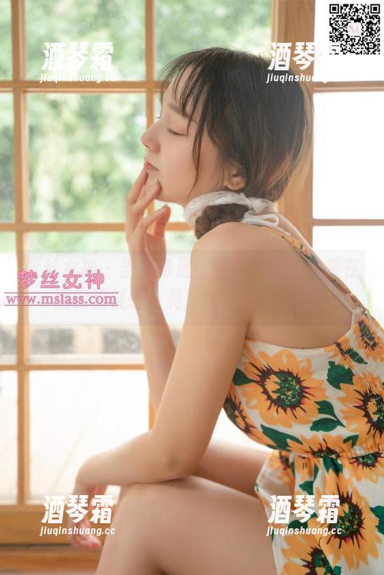 梦丝女神-灵唯 梦丝女神 - 当灵唯遇上白色,那简洁感在图库里轻轻一晃,让人忘了烦恼。