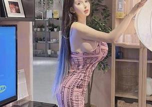 微密圈 – 看梦露veronica在海边的这张图片，真想问问海水敢不敢上她的舞台？