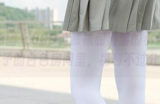 森萝财团 – 80D过膝袜和潮湿的小情调，在卉子的白色房间里，福利不过分吧！