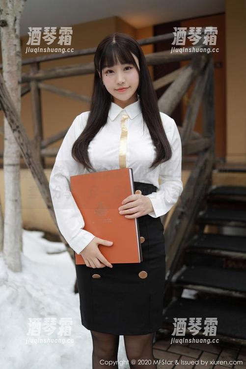模范学院 - 礼服风波：NaNa_baby的套图分享，穿一身好东西不容易啊！