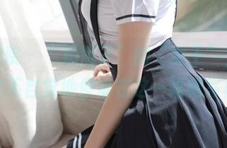 模范学院 – “奶瓶子”的“女王”，让我的目光不自觉地停留在这一幅幅写真上。