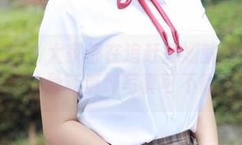 模范学院 – 大家都在追赶姗姗就打奥特曼，她的最新清纯写真可不简单！